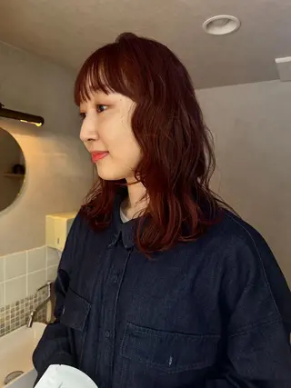 セミロング パーマ 顔周りレイヤー/韓国 ブリーチminamiのヘアスタイル