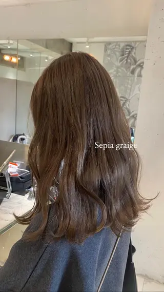 セミロング ミオ💎透ける暗髪／ ブリーチなしWカラーのヘアスタイル