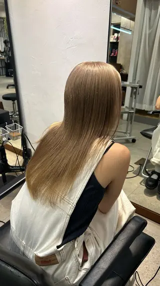 カラー moeka 表参道のヘアスタイル