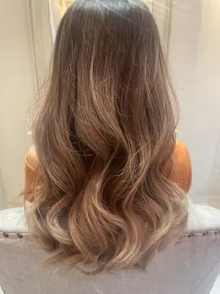 ロング カラー HATSUMEI 勅使瓦　祥のヘアスタイル