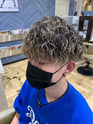 カラー パーマ メンズ 深井 さやのヘアスタイル