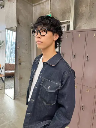 ショート パーマ メンズ 愛加パーマ・レイヤー ・ピンクカラーのヘアスタイル