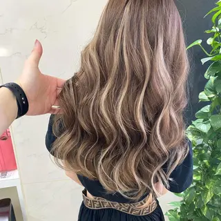 ロング カラー シールエクステ特化 ハイトーン、NANAのヘアスタイル