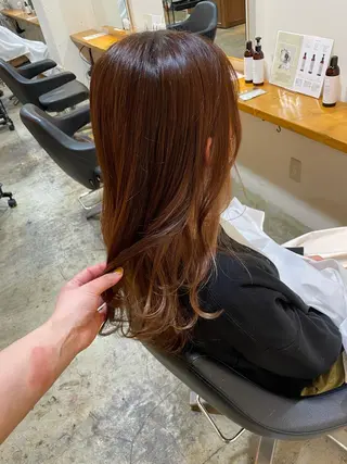 セミロング カラー MIOベージュカラー 柔らかいカラーのヘアスタイル
