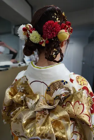 セミロング ヘアアレンジ wabi【ワビ】所属・manami/ヘア セット/ハイトーンのヘアスタイル