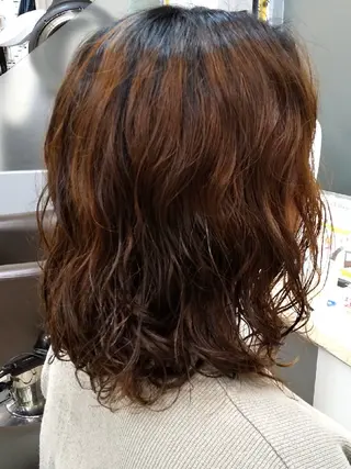 パーマ セミロング 鈴木 千賀のヘアスタイル