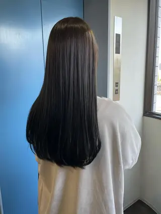 カラー ミルクティー× グレージュMOMOのヘアスタイル