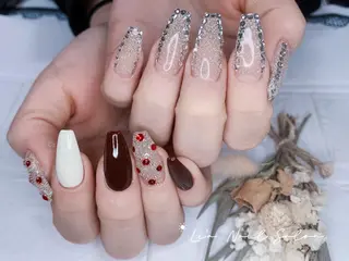 ミディアム カラー ネイル Lea NAILsalon所属・Le’a NailSalonのネイルデザイン