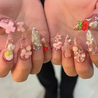 ネイル 栗田 ゆう子のネイルデザイン