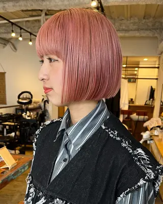 カラー china/ボブ /ブリーチカラーのヘアスタイル