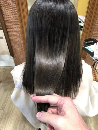 ミディアム カラー KIZU 髪質改善 怪談を語る美容師のヘアスタイル