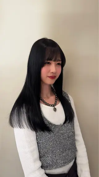 カラー ピエドプール NINAのヘアスタイル