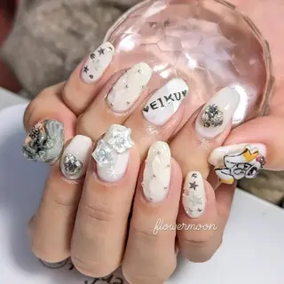 ネイル フラワー ムーンのネイルデザイン