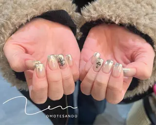 ミディアム . azusaのネイルデザイン