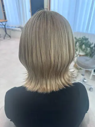 ミディアム 岡島 実里のヘアスタイル