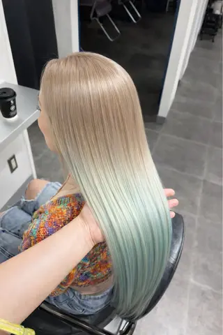 ロング カラー HOLLY所属・泉澤 風花のヘアスタイル