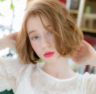 ショート カラー パーマ ✨くびれスタイル✨️ 戸嶋穂乃香のヘアスタイル