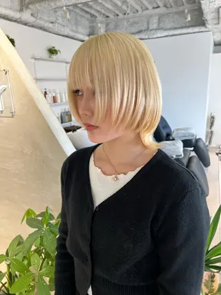 ショート SAEKI【ior 】北千住店ブリーチのヘアスタイル
