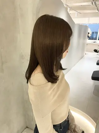 ミディアム カラー effect横浜所属・切りっぱなしボブ/ 艶カラー/綾莉のヘアスタイル