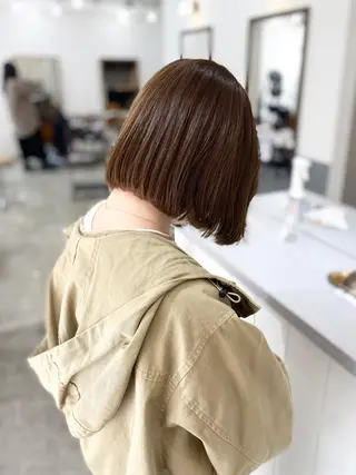 ショート カラー オリーブ/アッシュ やわらか透明感カラーのヘアスタイル