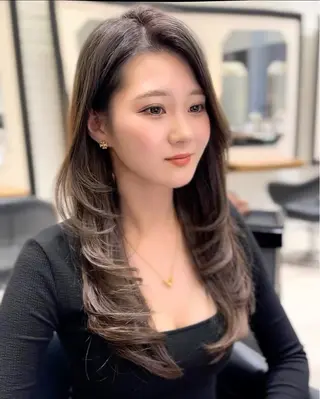 セミロング One by The Ect所属・尾田 一仁のヘアスタイル