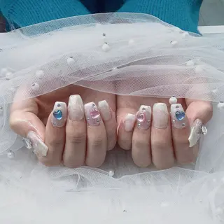 ミディアム パーツ全部¥110 サロンミミのネイルデザイン