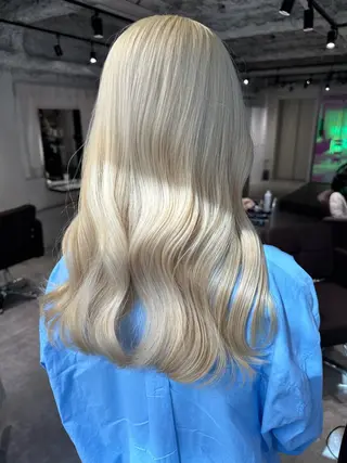 ロング Nozomi/透明感 /デザインカラーのヘアスタイル