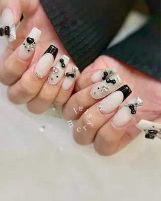 セミロング Nailsalon M-crystalのネイルデザイン