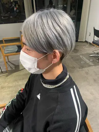 ショート ✨艶ブリーチカラー ✨四ノ宮裕己のヘアスタイル