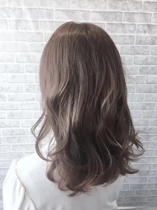 ミディアム 足立 磨咲のヘアスタイル