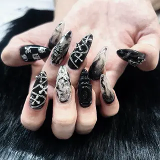 ネイル パーツ全部¥110 サロンミミのネイルデザイン