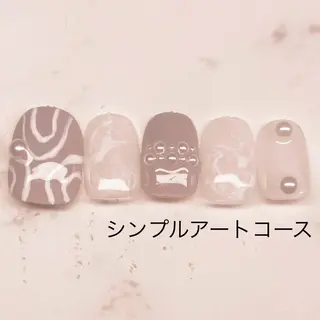 ミディアム ネイルサロン Bliss（ブリス）のネイルデザイン