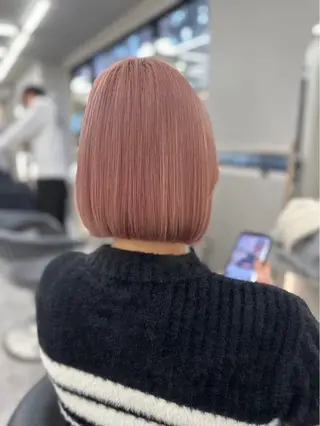 ミディアム karin ボブハイトーンのヘアスタイル