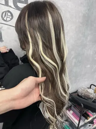 ロング カラー オフホワイトアンドなんば所属・福西 洋斗のヘアスタイル