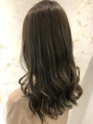 ロング カラー 藤田 歩美のヘアスタイル