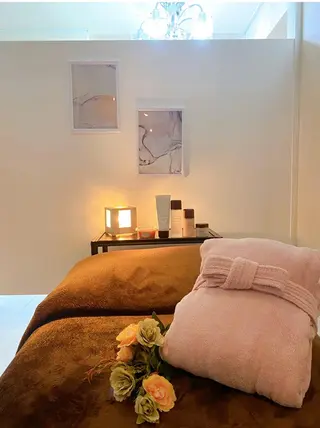 ミディアム カラー パーマ ヘアアレンジ メンズ キッズ ネイル マツエク・マツパ アイブロウ ニキビ・肌質改善専門 ♡人生が変わるサロンのエステ・リラクイメージ