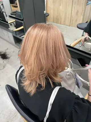 セミロング カラー SALOWIN池袋East店3F所属・インナーカラー 推し ブリーチ 髪質改善のヘアスタイル
