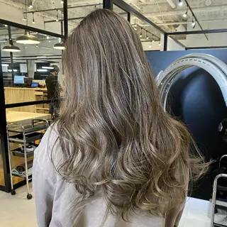 ロング カラー salowin梅田茶屋町suite所属・ハイトーンヘア/ 島崎　タクミのヘアスタイル