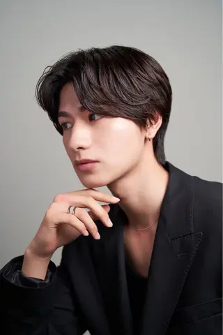 ミディアム カラー パーマ メンズ メンズパーマ特化 🔥韓国ヘア職人🔥のヘアスタイル