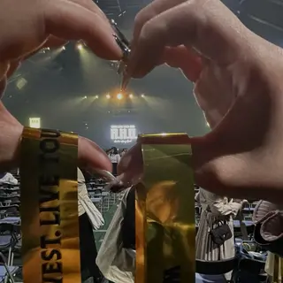 Mimi🎀 ブリーチなしＷカラーのヘアスタイル