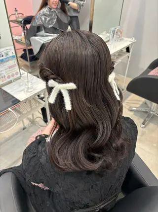 ヘアアレンジ 𝒎𝒐𝒆🩰 名駅/ヘアメ/暖色♡のヘアスタイル