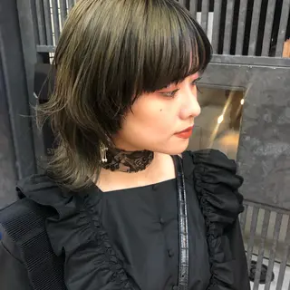 ミディアム カラー ウルフカット／吉村 桃子のヘアスタイル