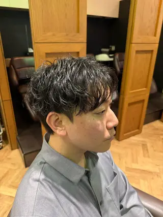 ショート パーマ メンズ 溝口 槙里也のヘアスタイル