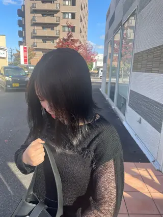 ミディアム カラー EARTH中島 秋桜久のヘアスタイル