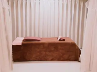 整体エステ　NEW ME所属・深層リンパオイル/小 顔とドライヘッドスパのエステ・リラクイメージ