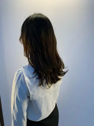 セミロング 田中 紫苑のヘアスタイル