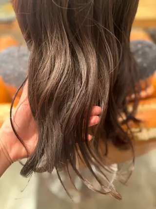 ロング カラー 髪質改善カラー ベージュ🤎YUMEのヘアスタイル