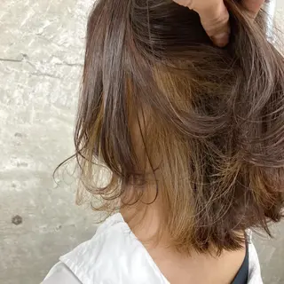 セミロング カラー 🟢ウルフ／スパイラ ルパーマ／大西🟢のヘアスタイル