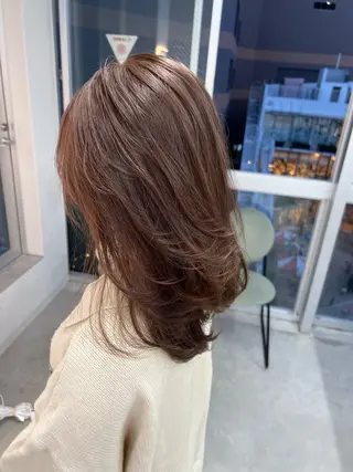 ミディアム maya レイヤーカットのヘアスタイル