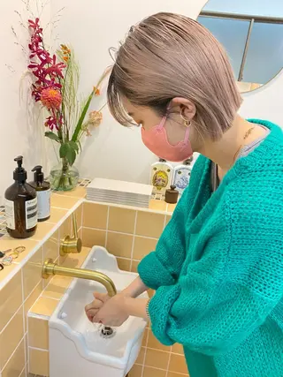 ショート カラー 顔周りレイヤー/韓国 ブリーチminamiのヘアスタイル